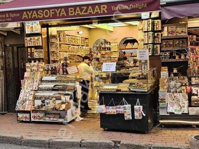 Küçükayasofya Caddesi Üzerinde Satılık Dükkan