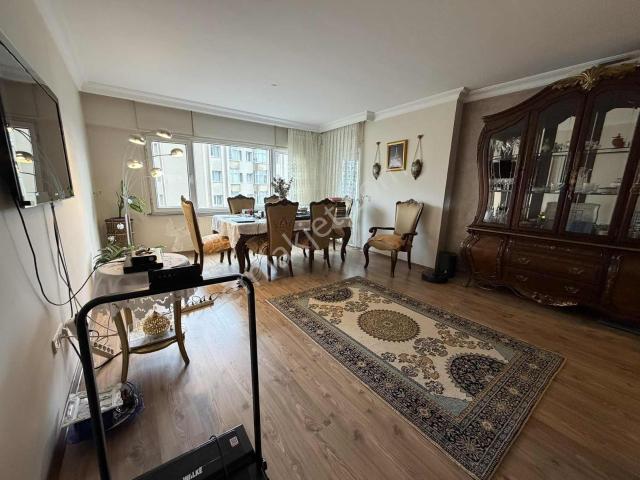 Küçükbakkalköy Adalet Sitesi'nde Önü Açık Geniş Satılık Daire