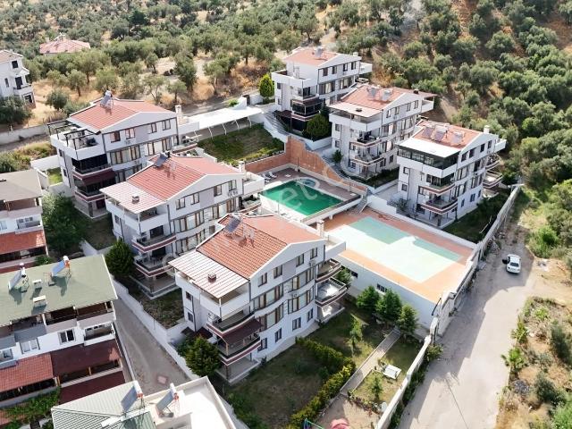 Küçükkuyu Satılık Havuzlu Sitede Bahçeli Masrafsız Daire