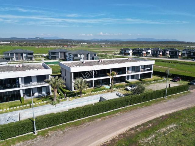Küçükköyde Havuzlu Sitede Satılık, Lüks,yerden Isıtmalı Daire