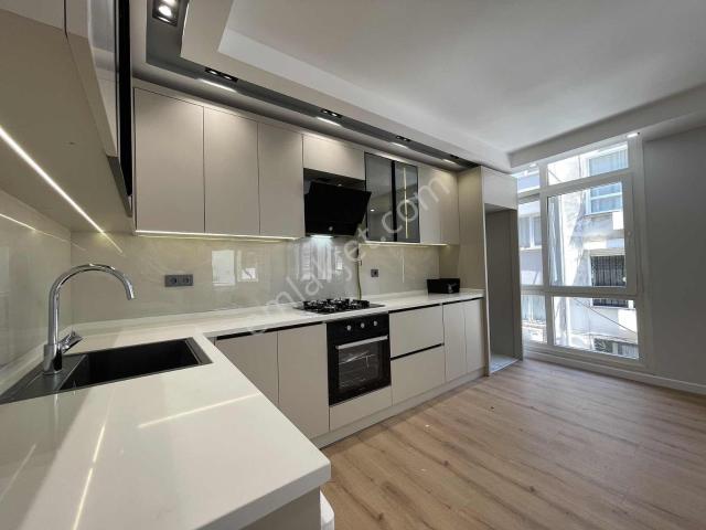 Küçükyalı Cadde Ve Sahil Yakını 3+1 Ultra Lüks Geniş Daire