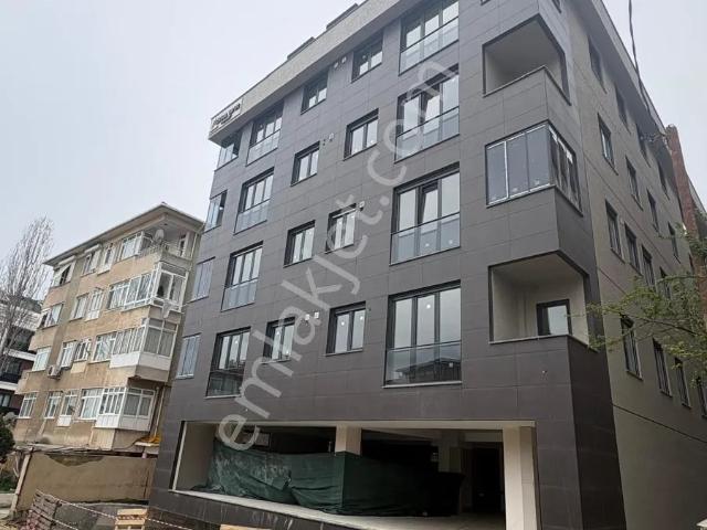 Küçükyalı'da Sıfır Yerden Isıtmalı 3 Kat 1+1 Daire