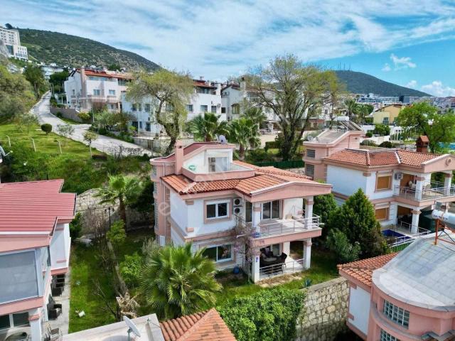 Kuşadası Marina Bölgesi 400m2 Arsa Kullanımı Deniz Manzaralı