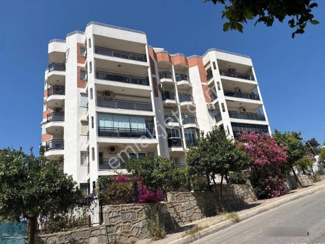 Kuşadası Marina Bölgesinde Özel Bahçeli Kiralık Eşyasız 3+1daire