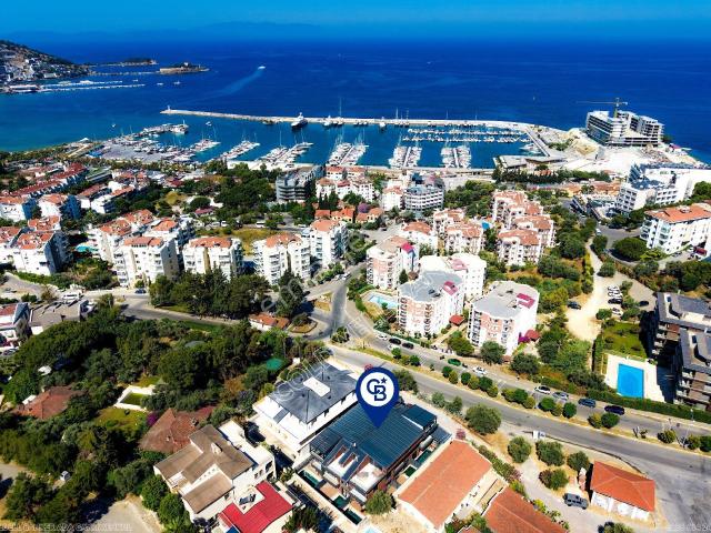 Kuşadası Marina'da Müstakil Havuzlu Kiralık 1+1 Daire