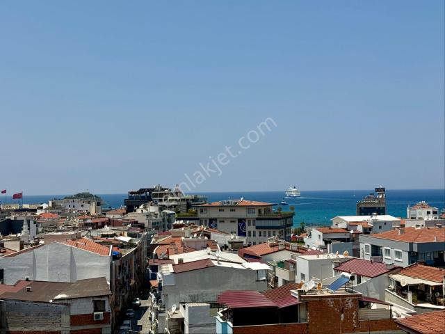 Kuşadası Marinada Satılık Deniz Manzaralı 4+1 Dubleks Daire