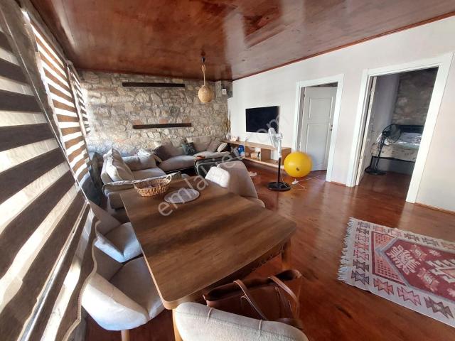 Kuşadası Merkez Ticari/mesken Eşyalı/eşyasız Kiralık 3+1 Taş Ev