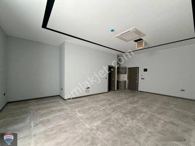 Kuşadası Merkez Ana Cadde Üzerınde 42 M² Kıralık Ofıs