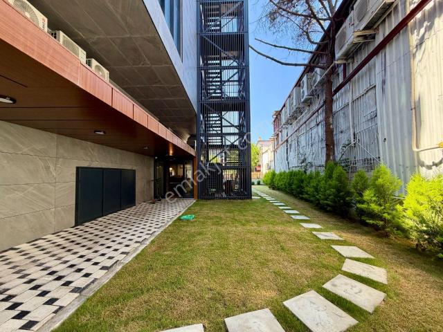 Kuşadası Merkez Ana Cadde Üzerınde 57 M² Kıralık Ofıs