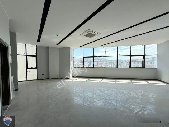 Kuşadası Merkez Ana Cadde Üzerınde 57 M² Kıralık Ofıs