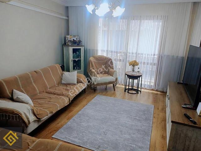 Kuşadası Merkez Sahile 200 Mt.doğalgazlı 3+1 Arakat 6.000.000 Tl