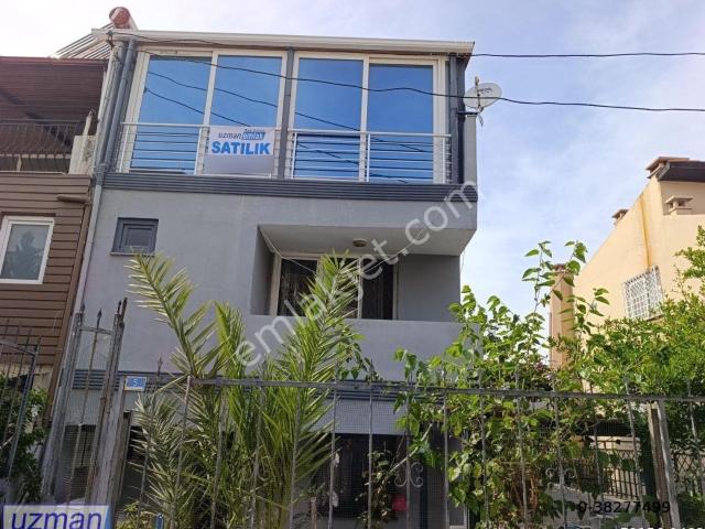 Kuşadası Merkez'de Mükemmel Lokasyonda 6+2 Satılık Fourlex Villa