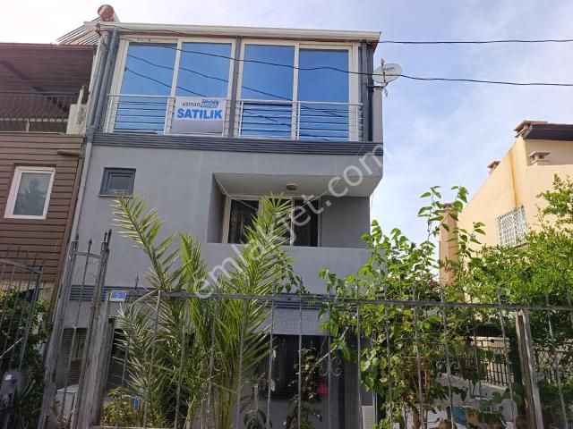 Kuşadası Merkez'de Mükemmel Lokasyon'da İş Yerine Uygun 6+2 Fourleks Satılık Villa
