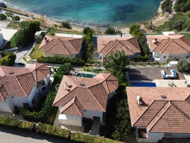Kuşadası Merkezde Özel Plaji Olan Deniz Manzaralı Villa