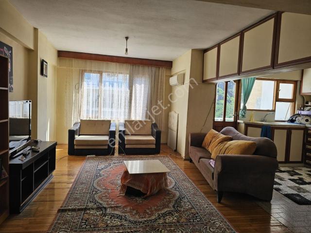 Kuşadası Merkezde Cadde Üstü Yatırımlık Arakat 2 Kat Daire 2+1