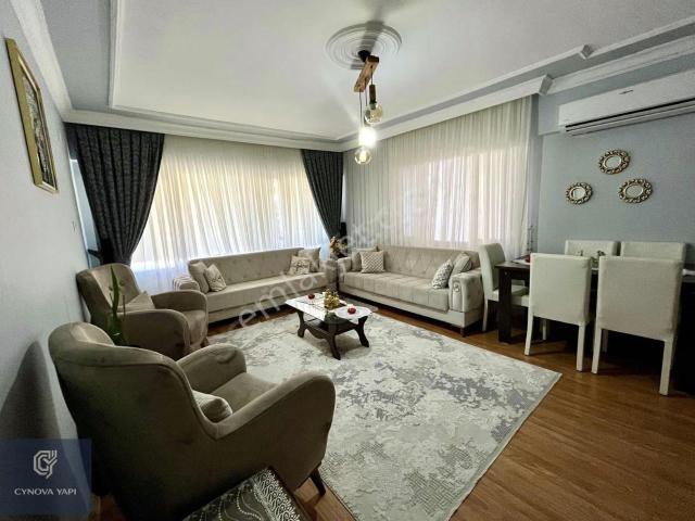 Kuşadası Merkezde, Doğalgazlı, Geniş 3+1 Satılık Daire