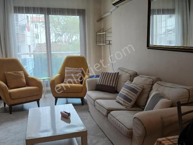 Kuşadası Merkezde Eşyalı 1+1 Kiralık Daire