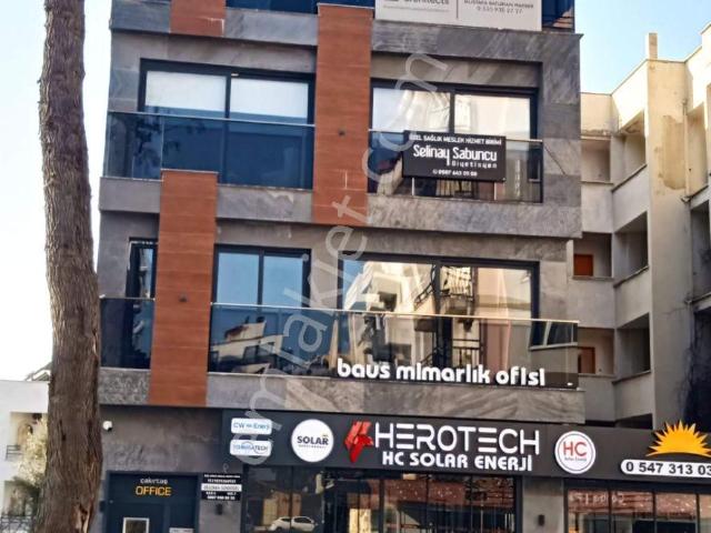 Kuşadası Merkezde Kiralık Geniş İşyeri