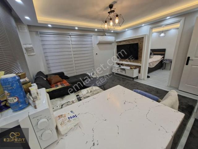 Kuşadası Merkezde Sahile 100 Metre Mesafede Satılık 2+1 Daire