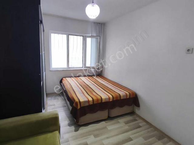 Kuşadası Merkezde Sahile 150myüksek Kira Getirili 2+1 Daire!
