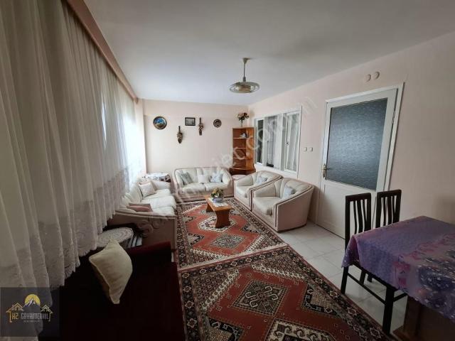 Kuşadası Merkezde Sahile Yürüme Mesafesinde Satılık 2+1 Daire