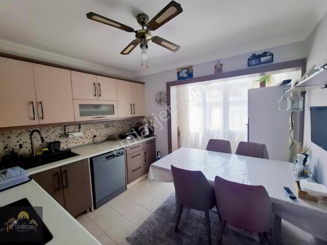 Kuşadası Merkezde Satılık 3 Oda 1 Salon Daire