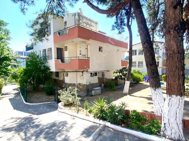 Kuşadası Merkezde 5+1 Bahçeli Villa