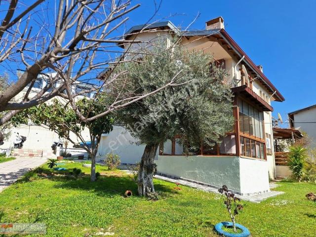 Kuşadası Merkezde 6.100.000tl Satılık Villa! Doğalgazlı,bahçeli