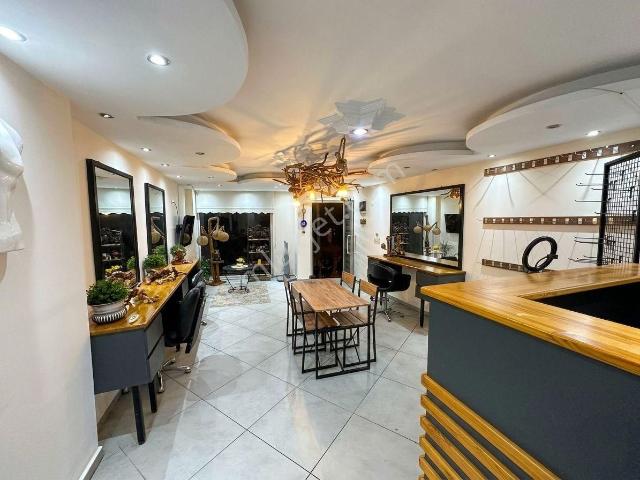 Kuşadası Merkeze Yakın Modern Mobilyalı Kiralık Bayan Kuaför Salonu
