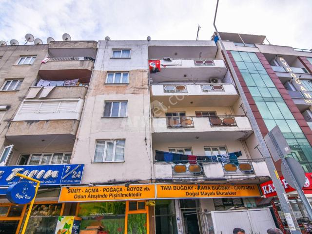 Kuşadası Merkeze Yakın Tam Tadilatlı Ferah 2+1 Satılık Daire