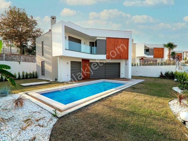 Kuşadası'nın Kalbinde Özel Havuzlu Müstakil 4+1 Lux Villalar