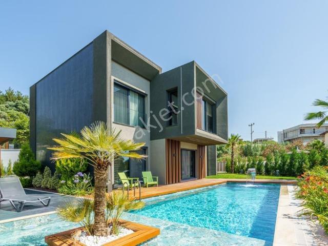 Kuşadasında Ultra Lüks Sıfır 4+1 Müstakil Villa