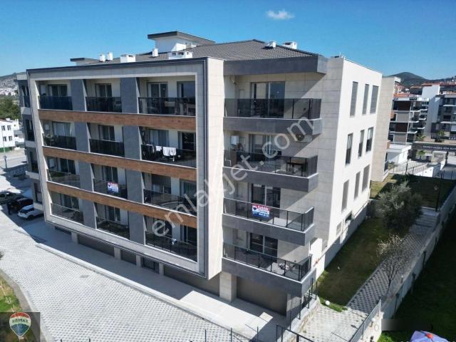 Kuşadası'nda Yenı Yapılan Ekmen Güzelada Konutlarında 1+1 Satılık Ara Kat Daıre