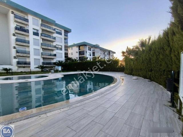 Kuşadası'nda Ara Kat Kapalı Mutfaklı 3+1 Ferah Daire