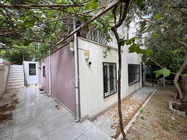 Kuşadasında Bahçeli 3+1 Eşyalı Kiralık Daire