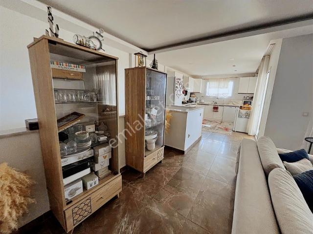 Kuşadasında Deniz Manzaralı Ful Eşyalı Ters Dublex 3+1. Villa