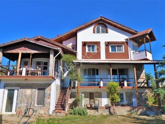 Kuşadasında Deniz Manzaralı Havuzlu Müstakil Villa