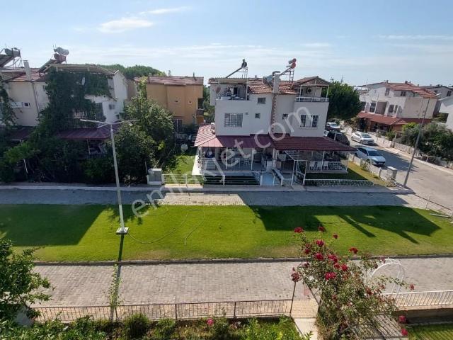 Kuşadasında Denize Çok Yakın Satılık Triplex 3+1 Eşyalı Yazlık