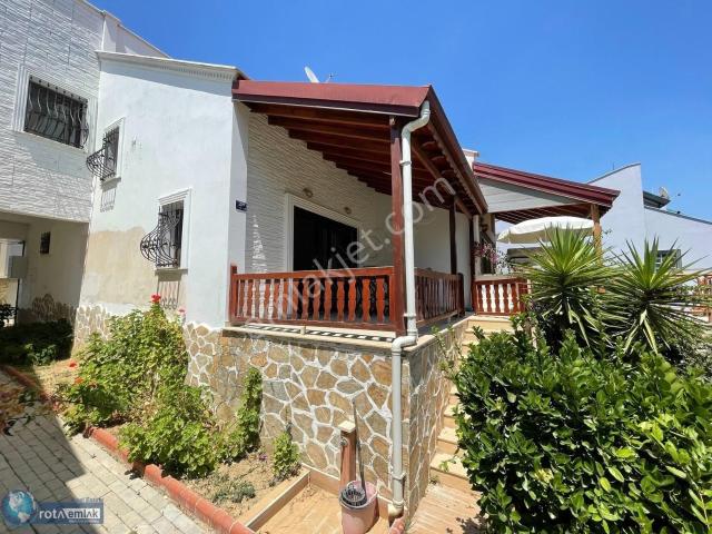 Kuşadası'nda Denize Yakın,havuzlu Bahçeli Eşyalı Kiralık Villa