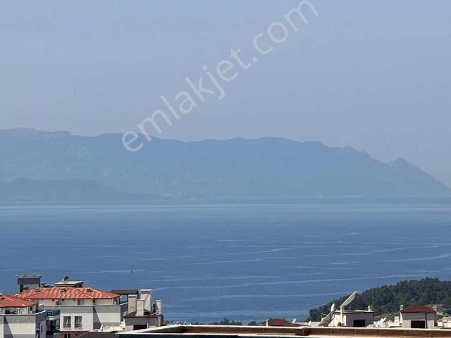 Kuşadasında Ful Deniz Manzaralı 3+1 Eşyalı Satılık Daire