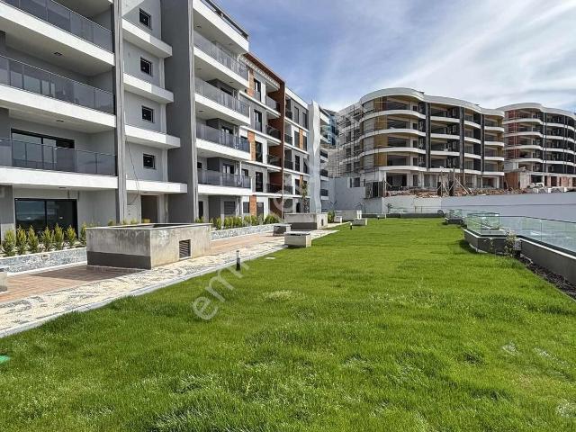 Kuşadasında Ful Deniz Manzaralı 3+1 Kapalı Mutfaklı Lüks Daire