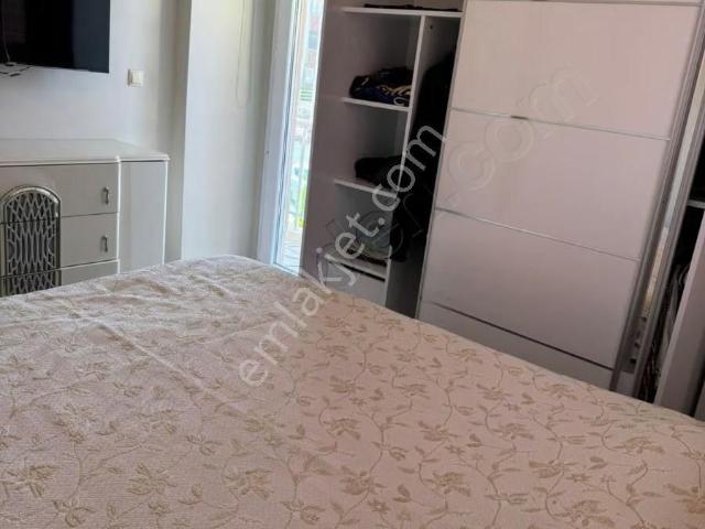 Kuşadası'nda Güvenlikli Havuzlu Sitede Satılık Daire