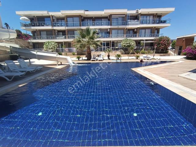 Kuşadasında Havuz Manzaralı 65 M2 Eşyalı Kiralık 1+1 Lüks Daire