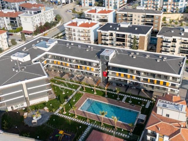 Kuşadası'nda Havuzlu Doğalgazlı Kiralık 1+1 Daire
