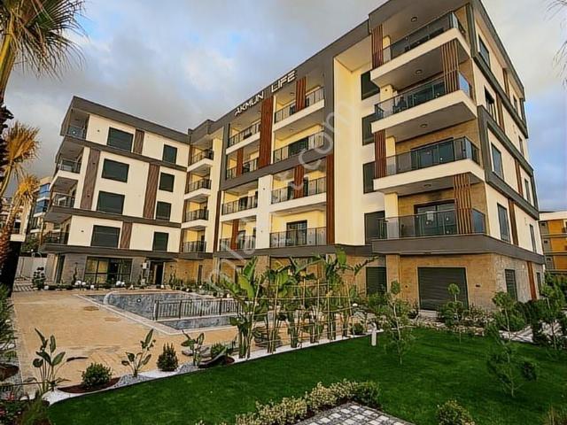 Kuşadası'nda Havuzlu Güvenlikli Sitede Doğalgazlı 1+1 Daire