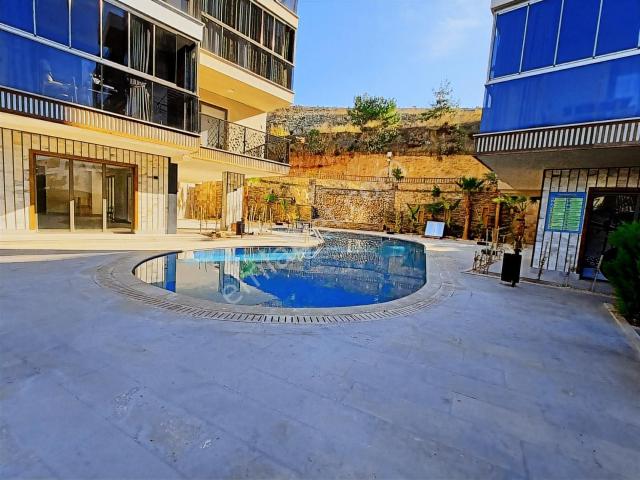 Kuşadası Merkezine Yakın Havuzlu Güvenlikli Sitede 3+1 Daire