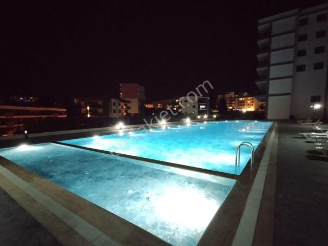 Kuşadası'nda Havuzlu Güvenlikli Sitede Doğalgazlı Daire
