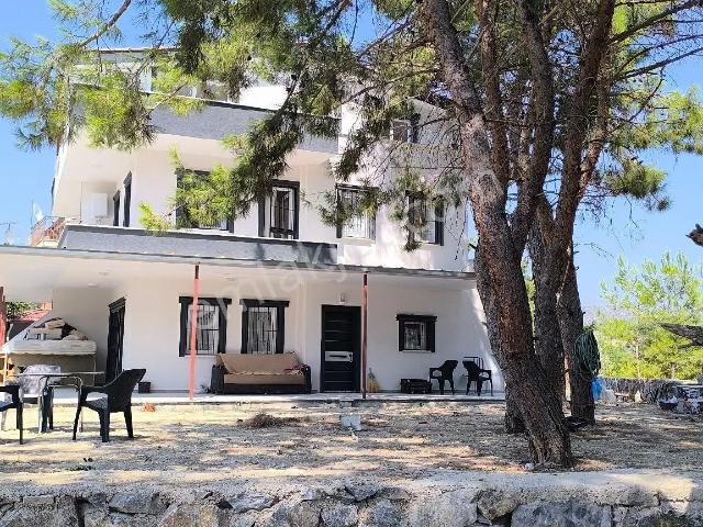 Kuşadası'nda Kiralık Eşyalı Tripleks