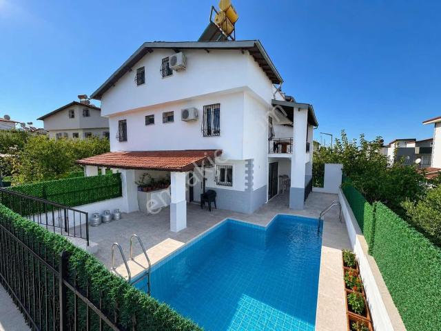 Kuşadasında Özel Havuzlu 4+1 Denize Yakın Villa