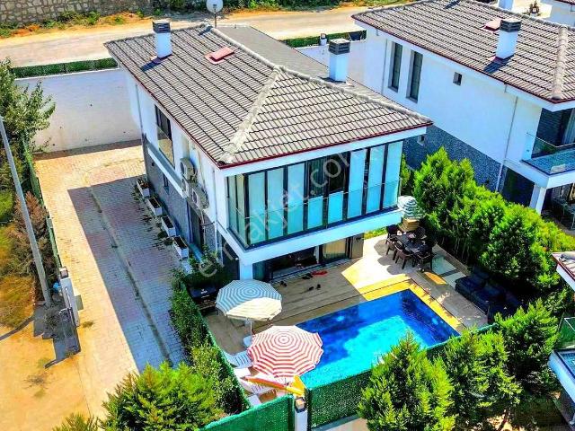 Kuşadasında Özel Havuzlu Ful Eşyalı Tek Müstakil Villa